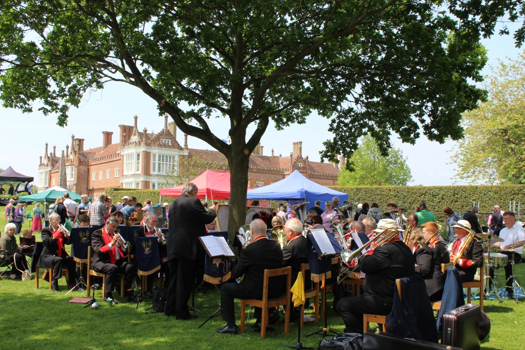 Helmingham Hall spring plant fair